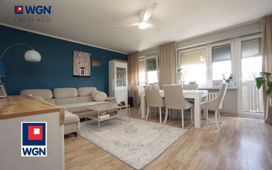 Mieszkanie na  sprzedaż Konin - Na sprzedaż trzypokojowe mieszkanie ( pierwotnie cztery pokoje ) - V osiedle - balkon.